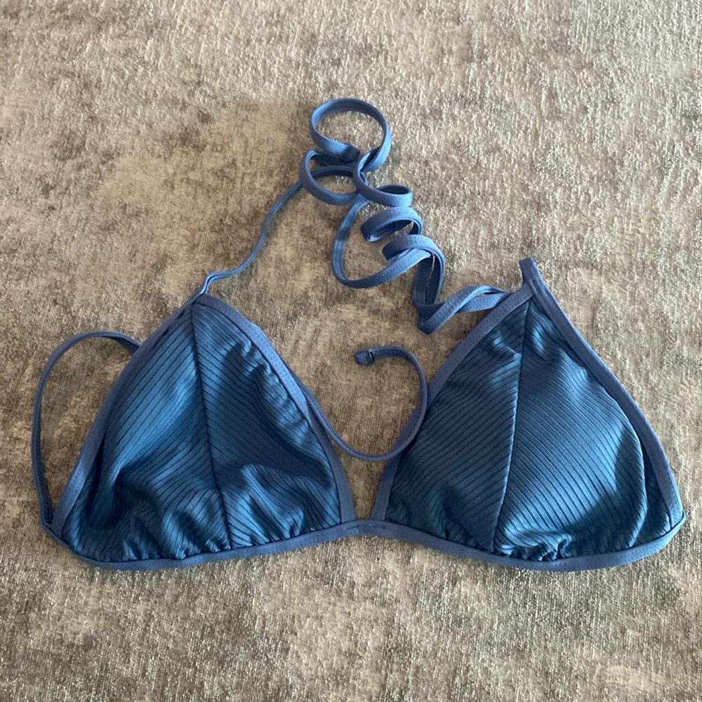(3 For $20) Mossimo triangle size Medium blue ribbed bikini top.